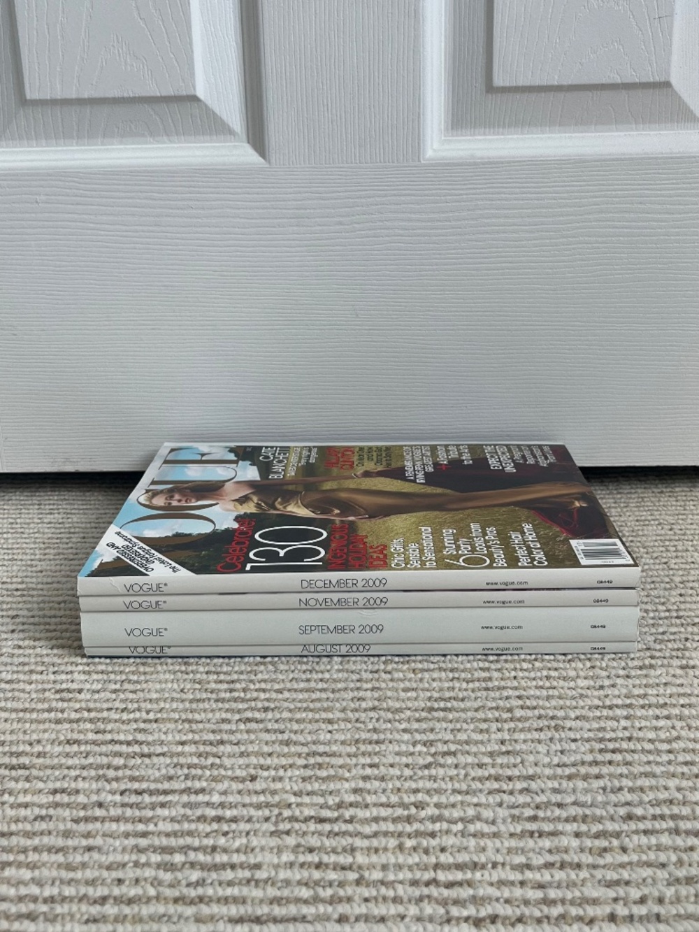 LIKE NEW: Vogue US Magazine Bundle (2009)
